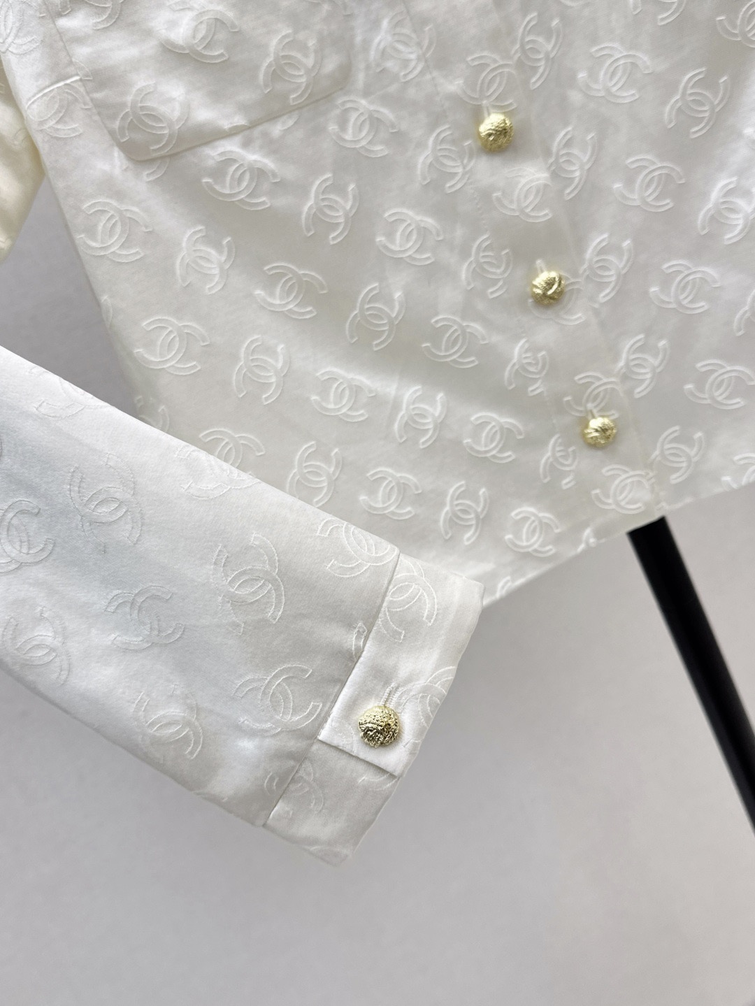 CC 25SS White embossed jacket with dark patterns