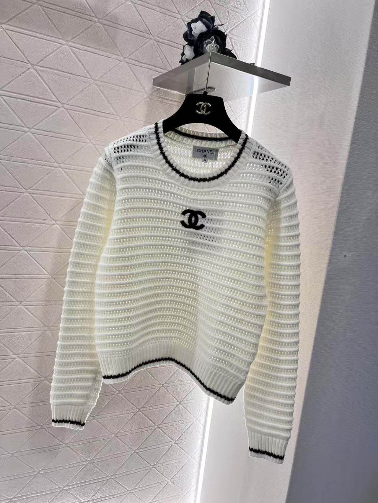 Round neck hollow crocheted long-sleeved sweater