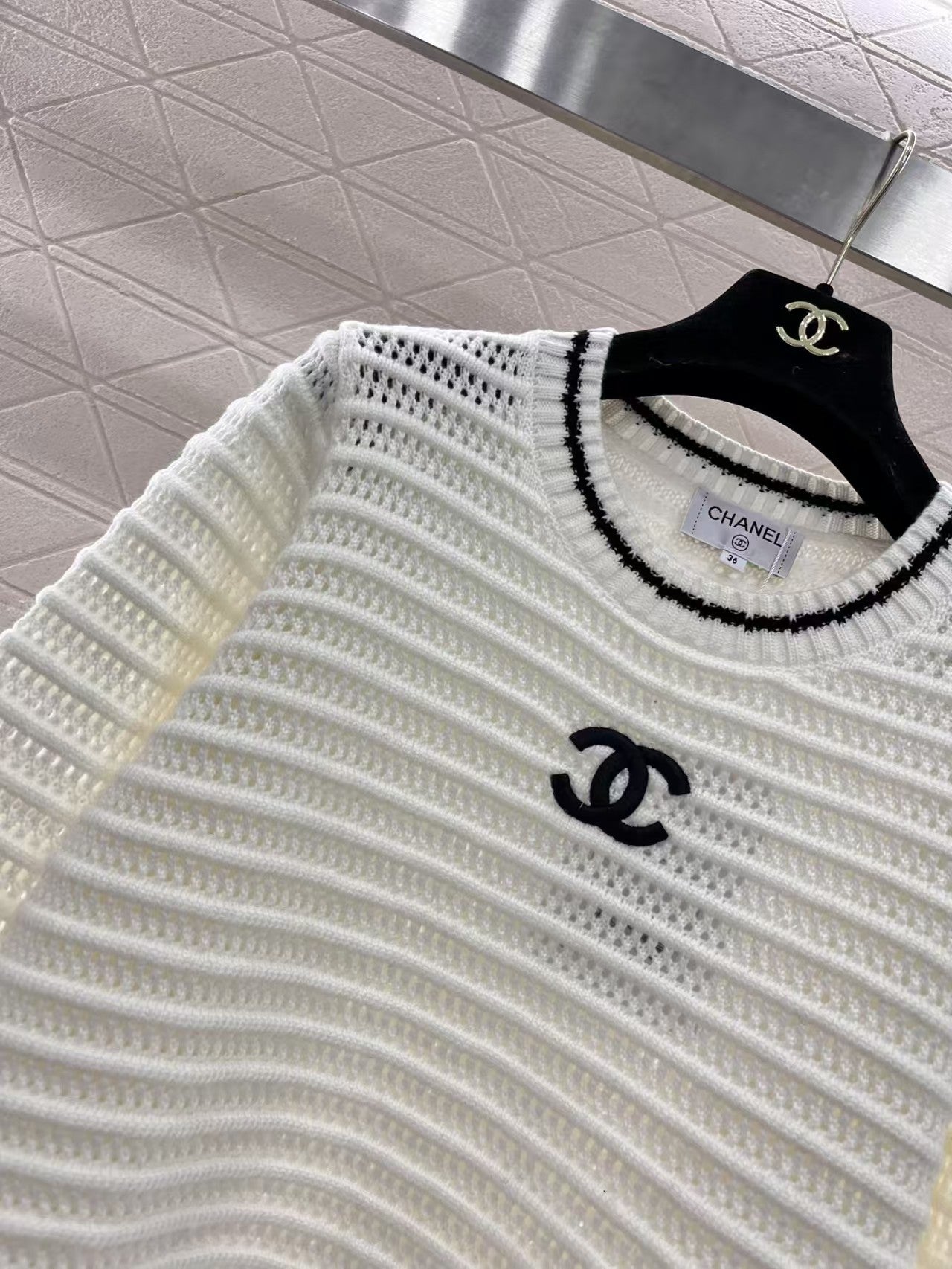 Round neck hollow crocheted long-sleeved sweater