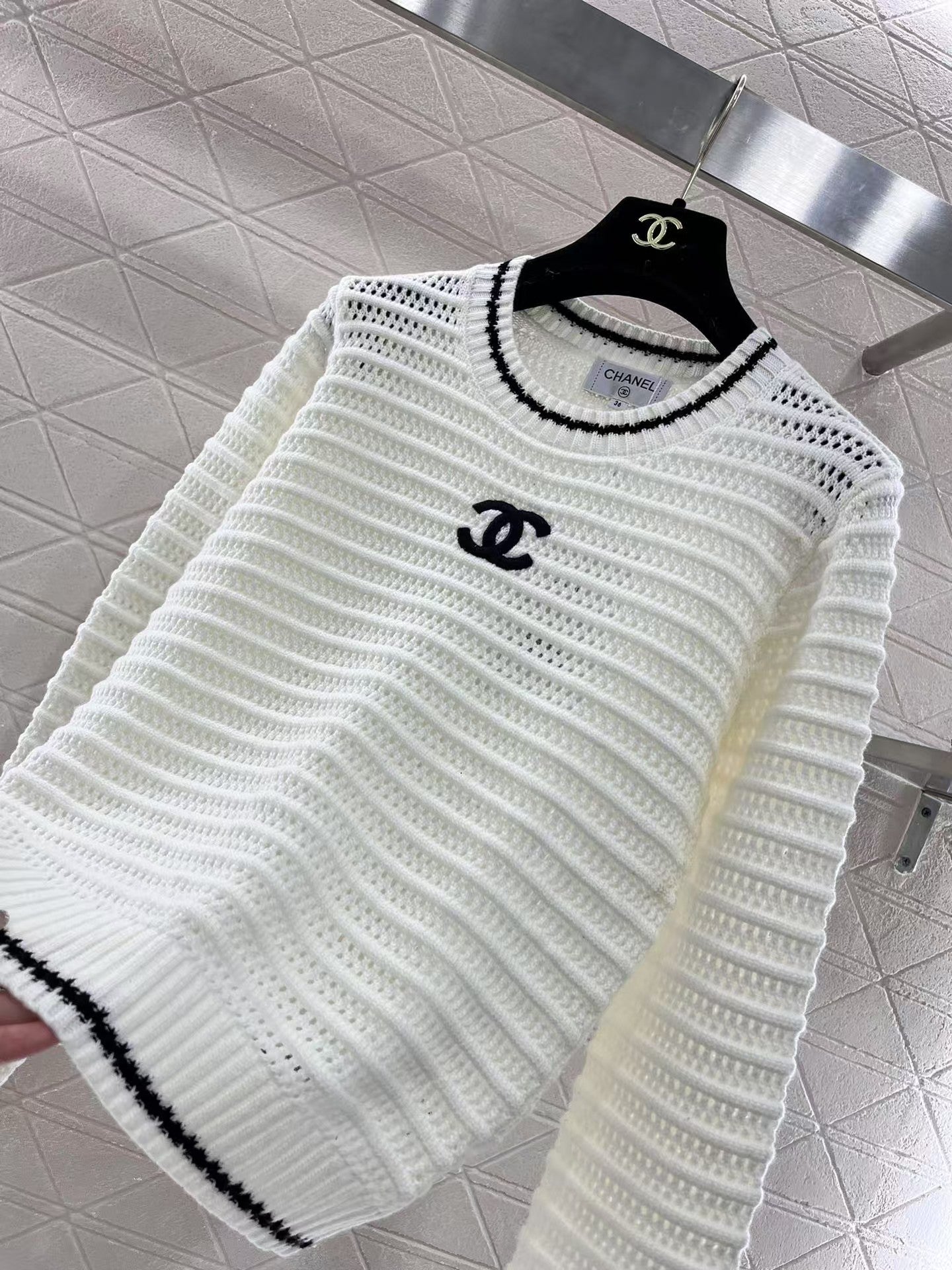 Round neck hollow crocheted long-sleeved sweater