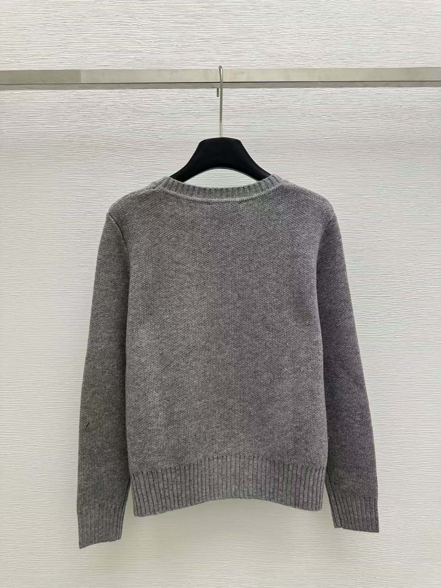 Contrast logo jacquard knit sweater