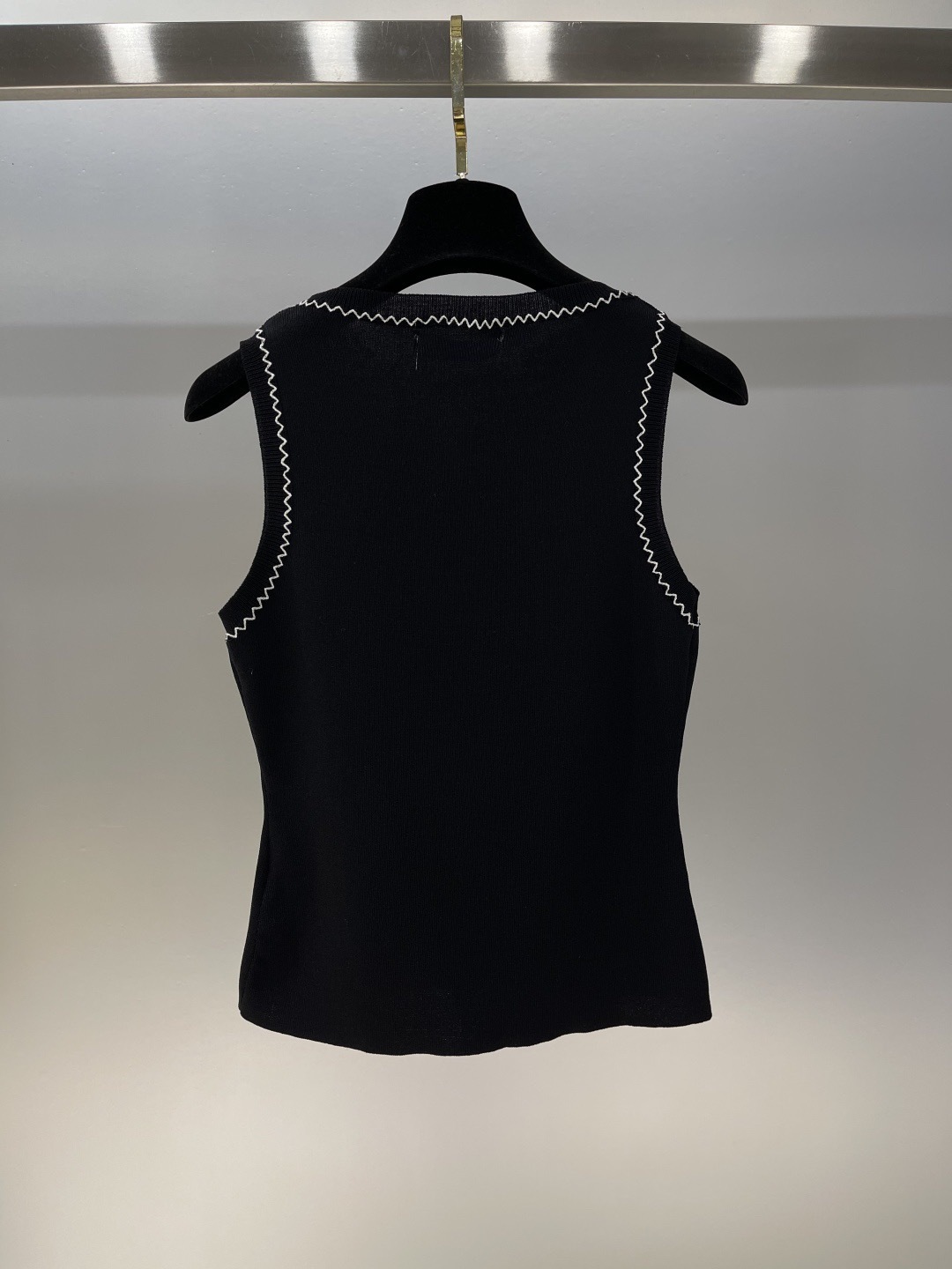 XX Wave edge knitted vest in 2 colors