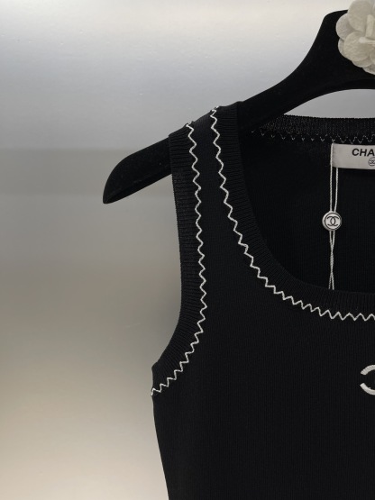 XX Wave edge knitted vest in 2 colors