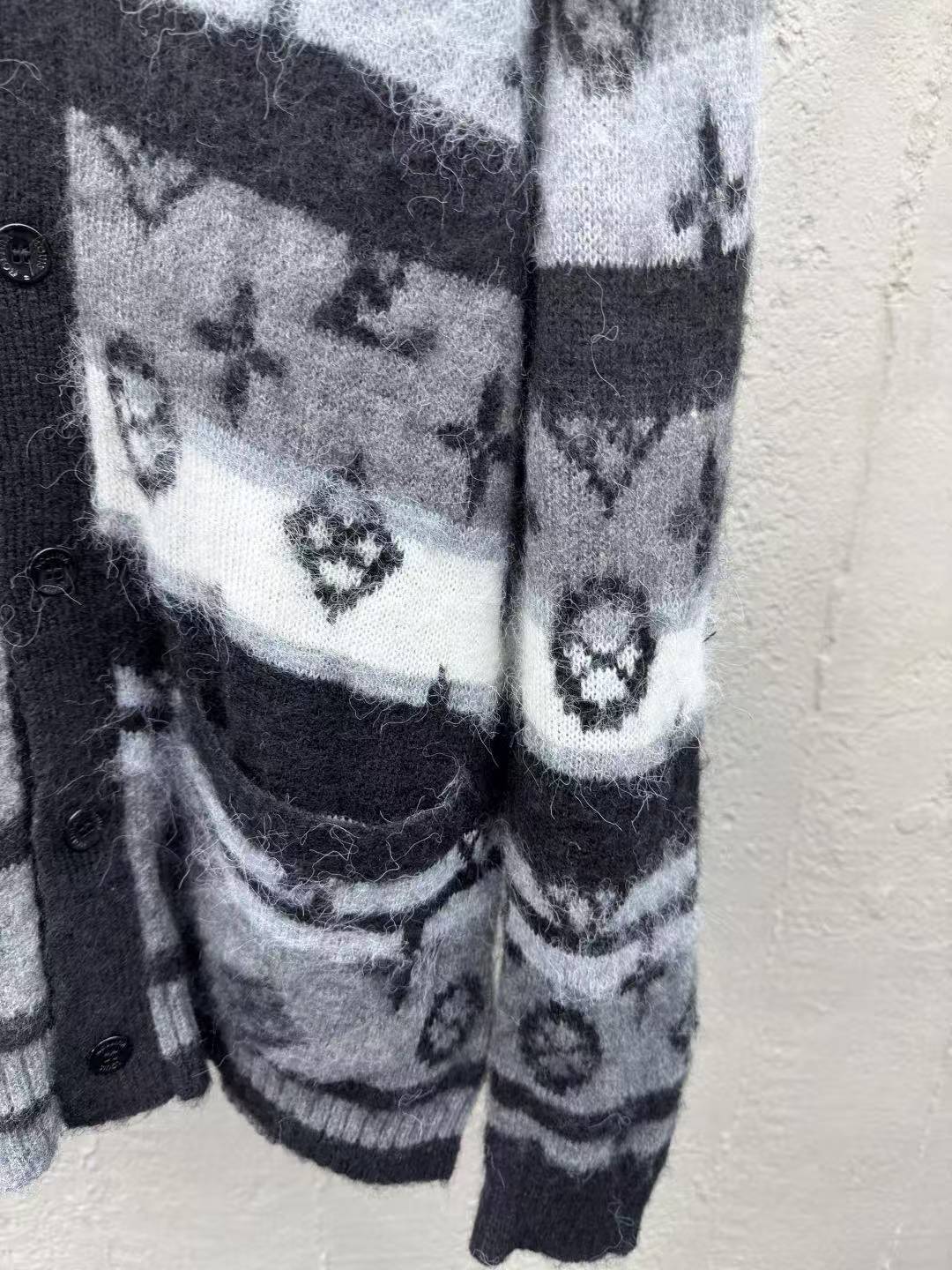 25SS 1VMohair cardigan