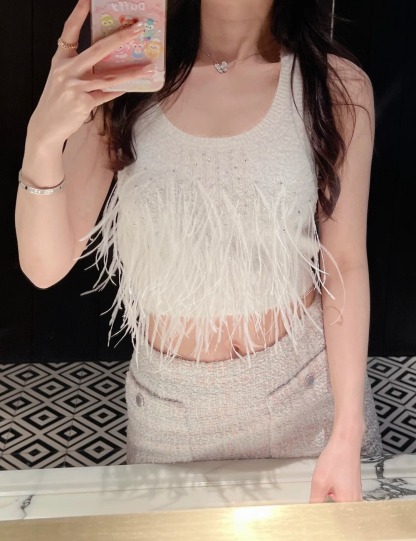 CHANE25SS Rhinestone Feather Knit Vest