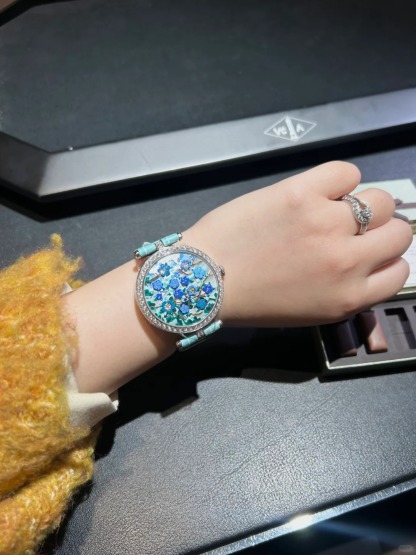 Lady Arpels Heures Florales watch