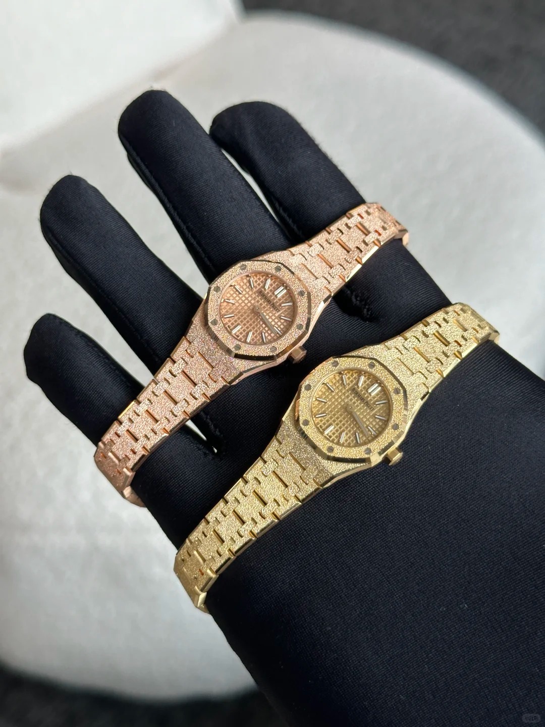 Royal Oak Mini Frosted Gold Quartz Ref. 67630OR.GG.1312OR.01-C