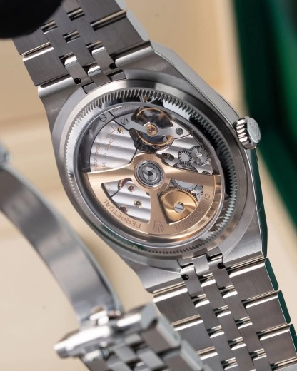 Land-Dweller 40, Oyster, 40 mm, Oystersteel and white gold  Reference 127334