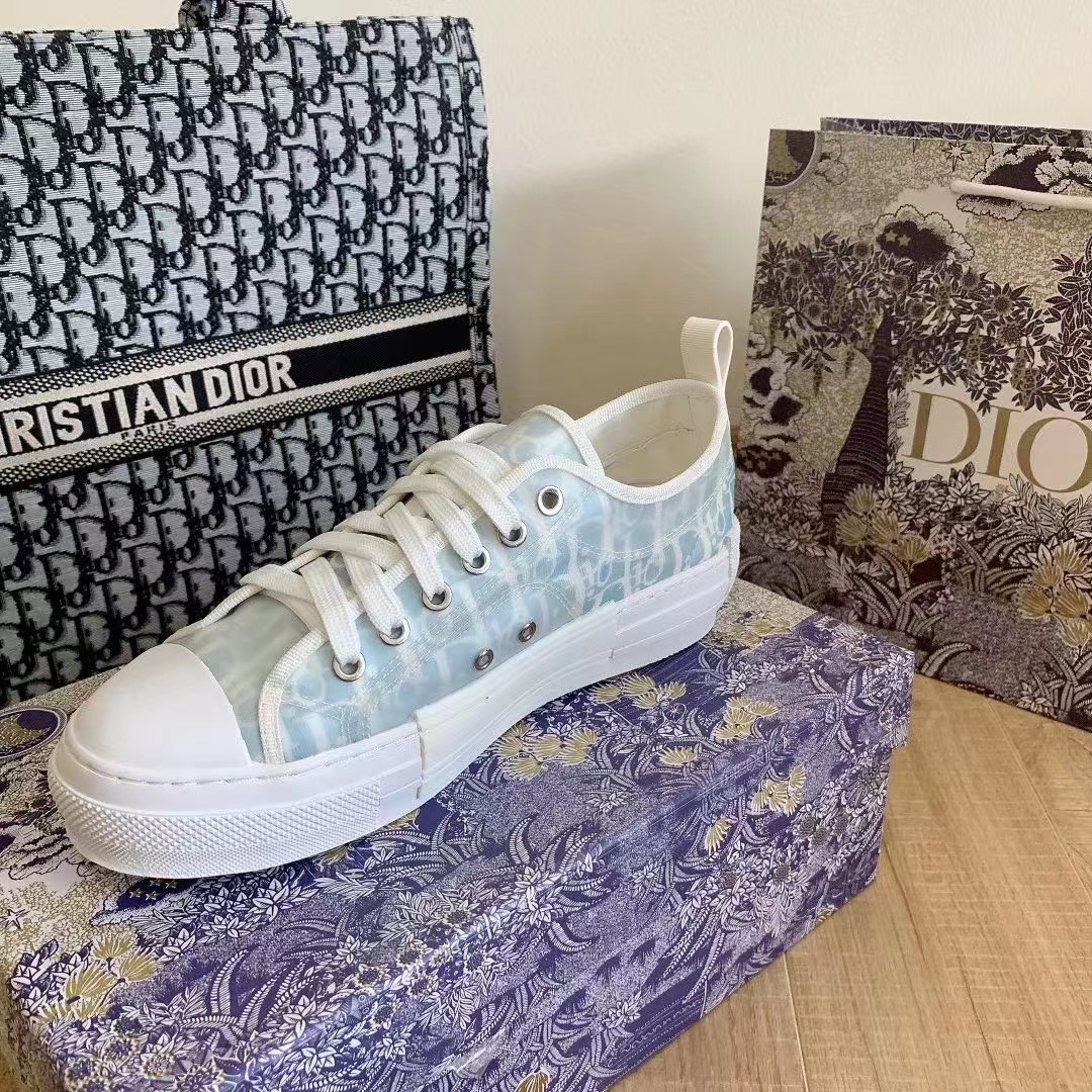 B23 Low-Top Sneaker