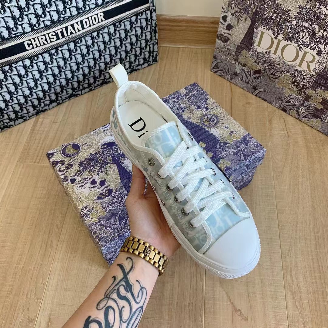 B23 Low-Top Sneaker