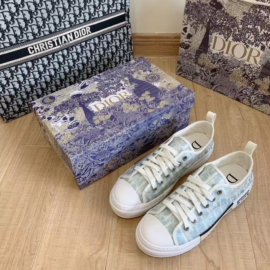B23 Low-Top Sneaker