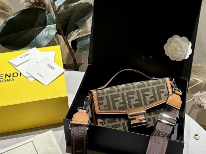 Baguette Sofe Trunk