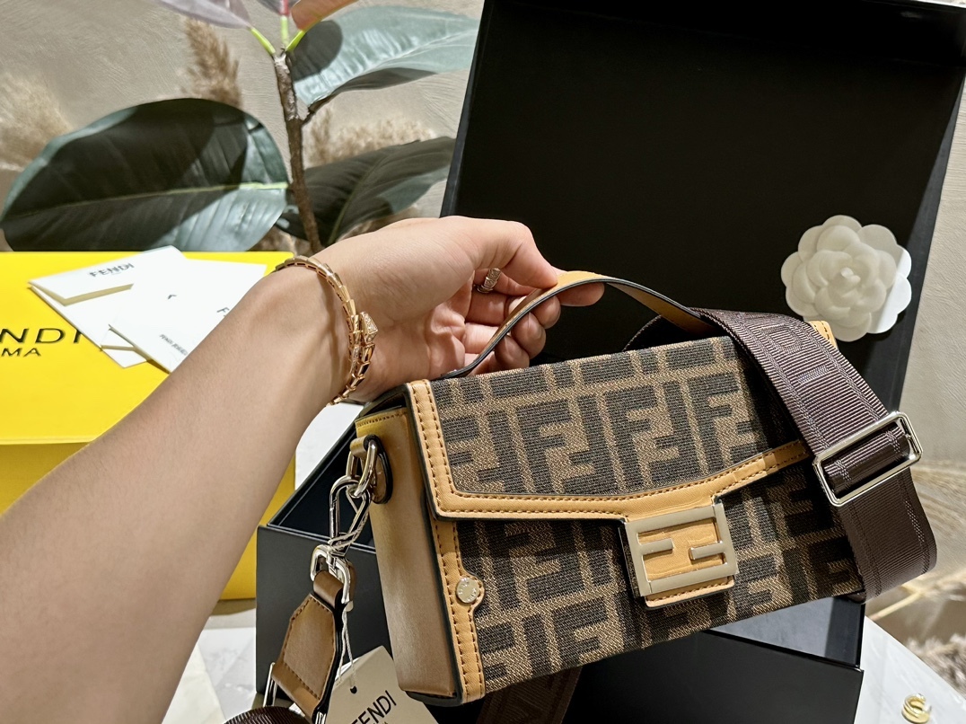 Baguette Sofe Trunk