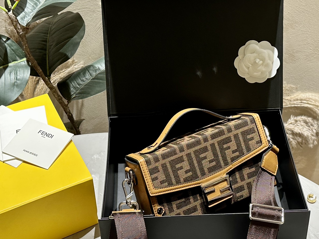 Baguette Sofe Trunk