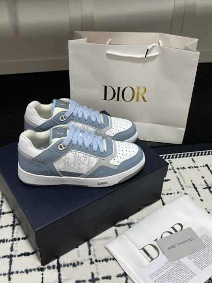 B27 Low-Top Sneaker