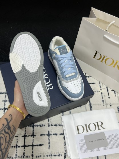 B27 Low-Top Sneaker