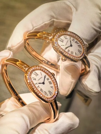 BAIGNOIRE WATCH, Small Model With 42 Diamonds, Rose Gold, Size 15 - 17