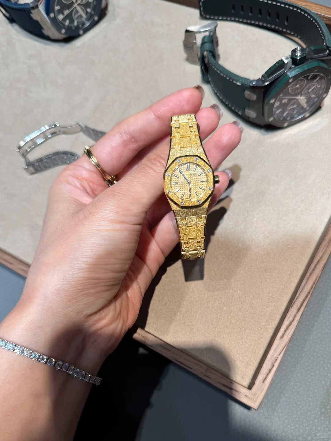 Royal Oak Mini Frosted Gold Quartz Ref. 67630BA.GG.1312BA.01-C