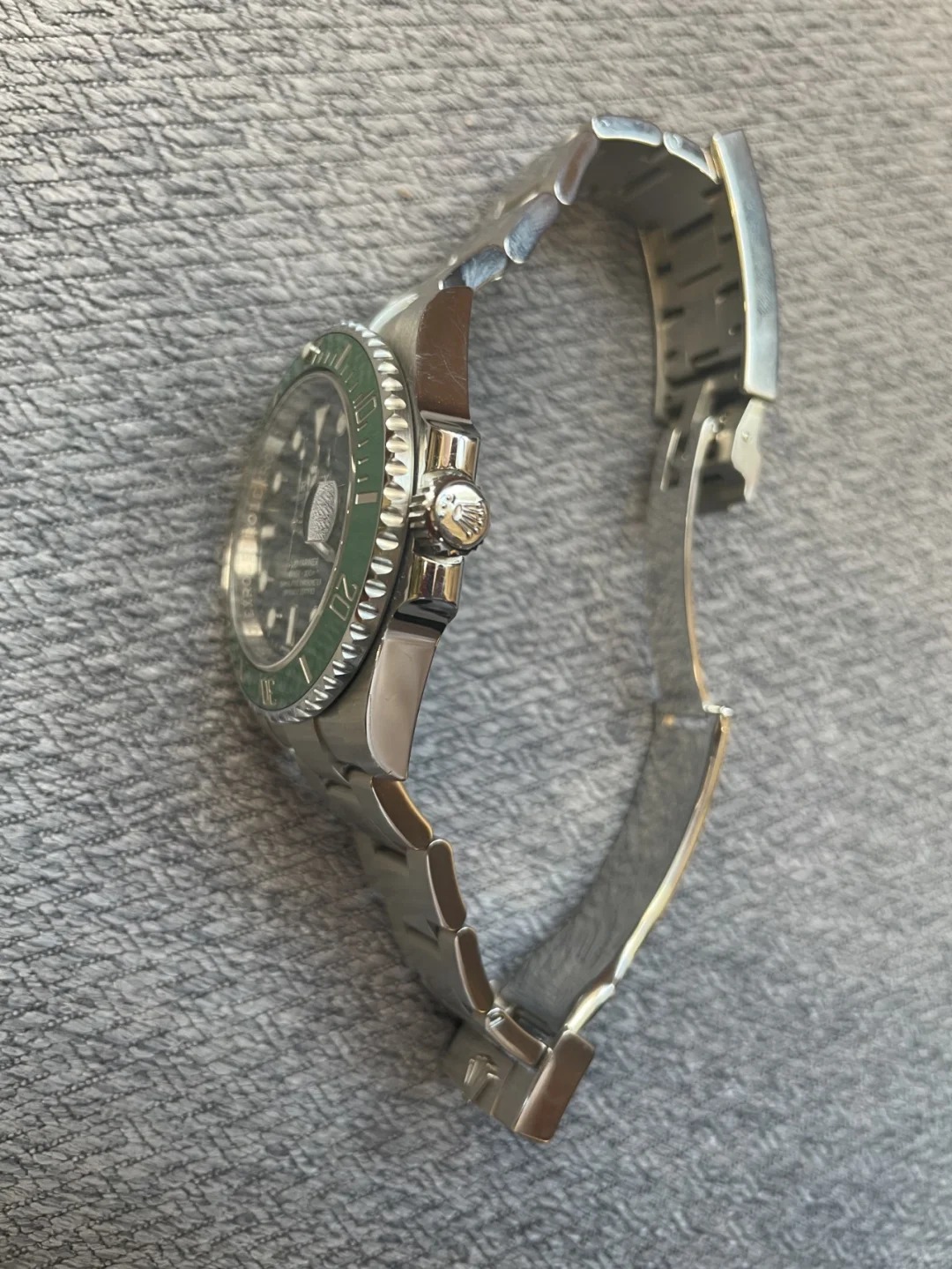 Submariner Date Hulk Oystersteel Men's Watch 116610LV-0002