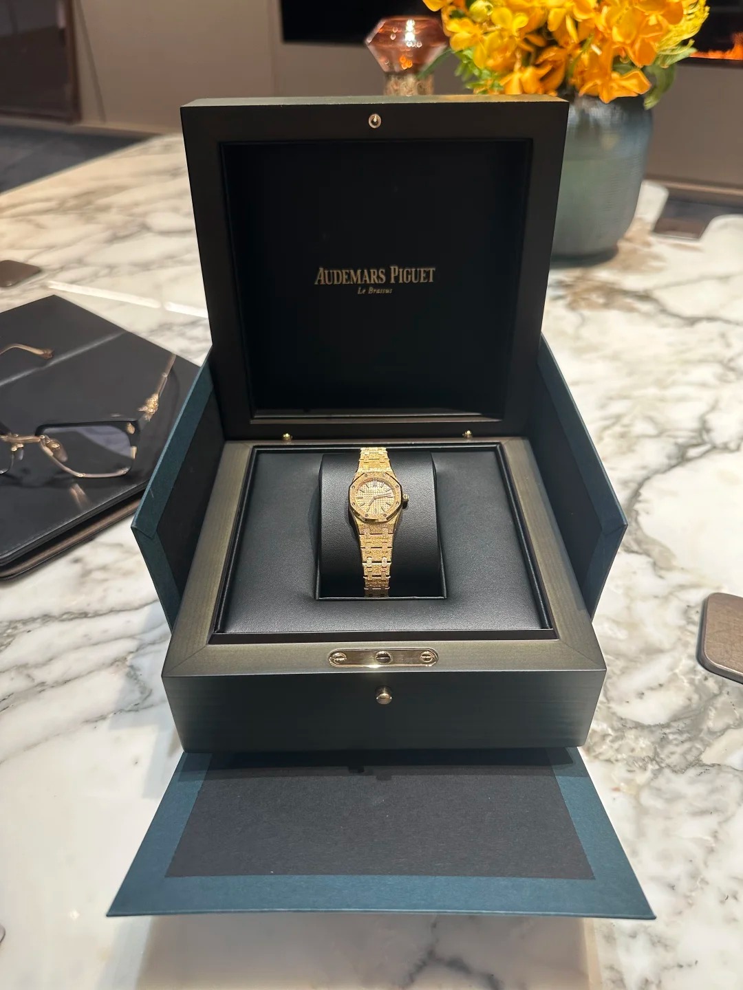 Royal Oak Mini Frosted Gold Quartz Ref. 67630BA.GG.1312BA.01-C