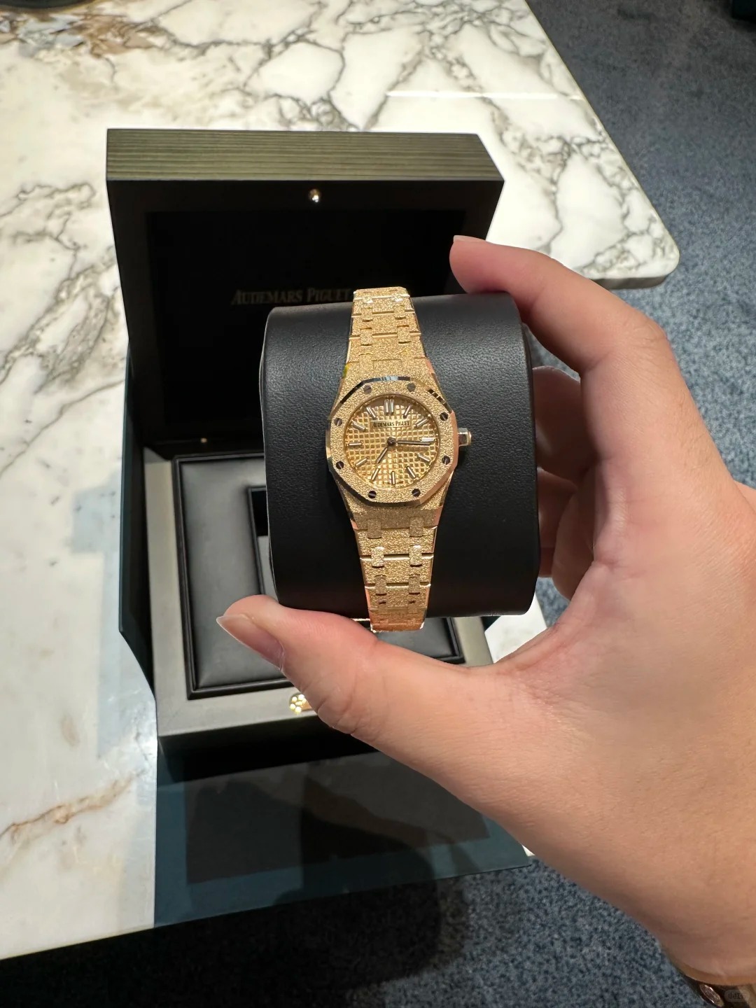 Royal Oak Mini Frosted Gold Quartz Ref. 67630BA.GG.1312BA.01-C