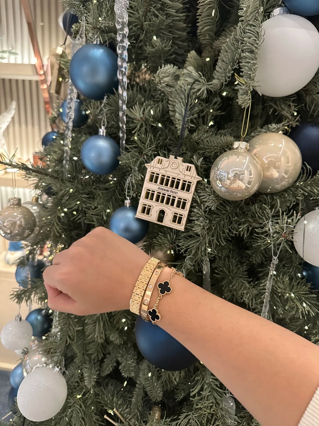 Royal Oak Mini Frosted Gold Quartz Ref. 67630BA.GG.1312BA.01-C