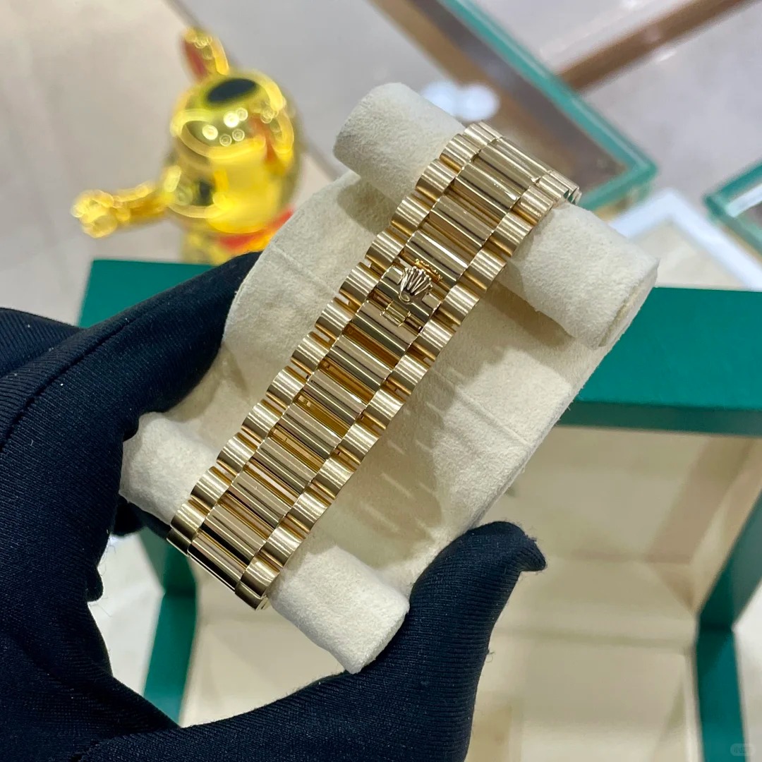 Day-Date 40 Solid 18k Yellow Gold Watch M228238-0005