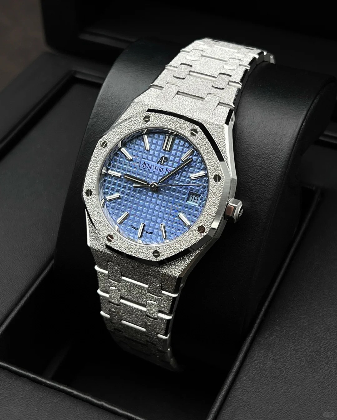 Royal Oak FROSTED GOLD SELFWINDING Ref# 77353BC.GG.1263BC.01