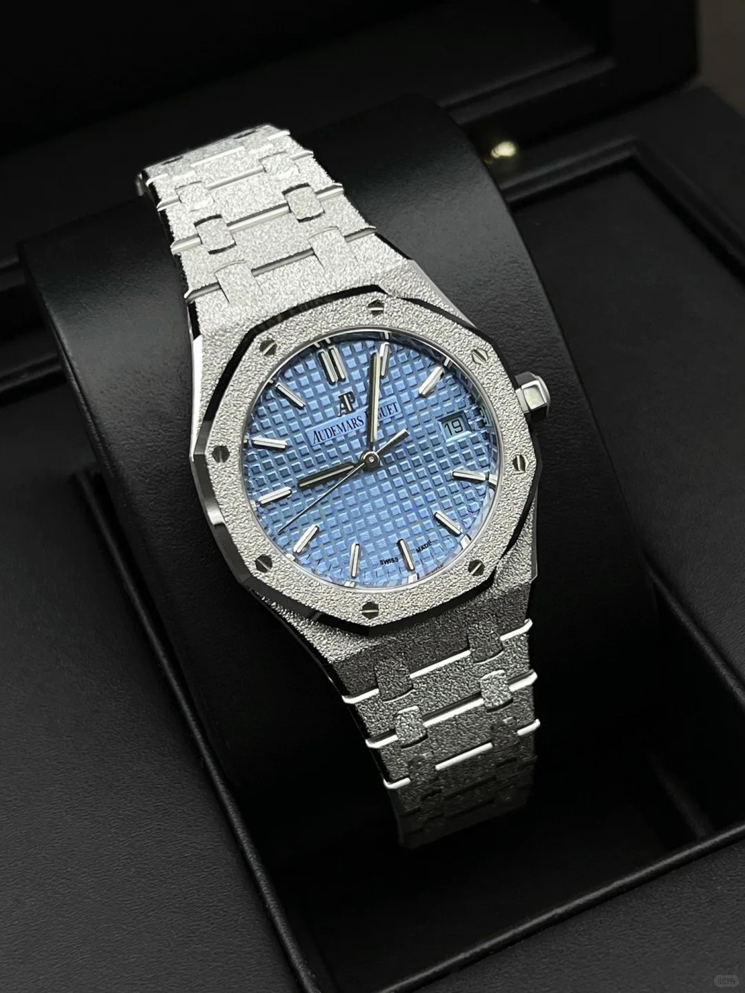 Royal Oak FROSTED GOLD SELFWINDING Ref# 77353BC.GG.1263BC.01