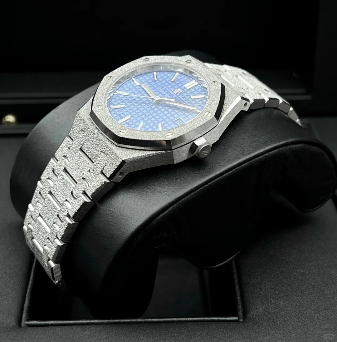 Royal Oak FROSTED GOLD SELFWINDING Ref# 77353BC.GG.1263BC.01