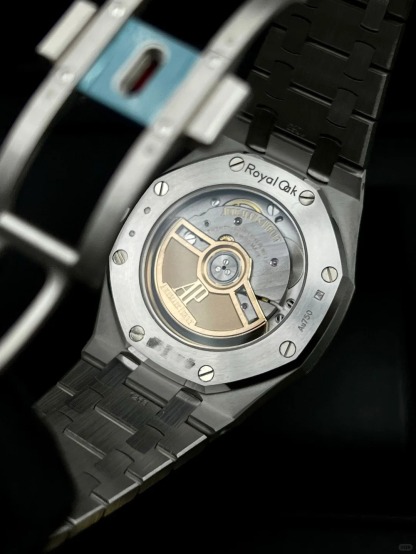 Royal Oak FROSTED GOLD SELFWINDING Ref# 77353BC.GG.1263BC.01