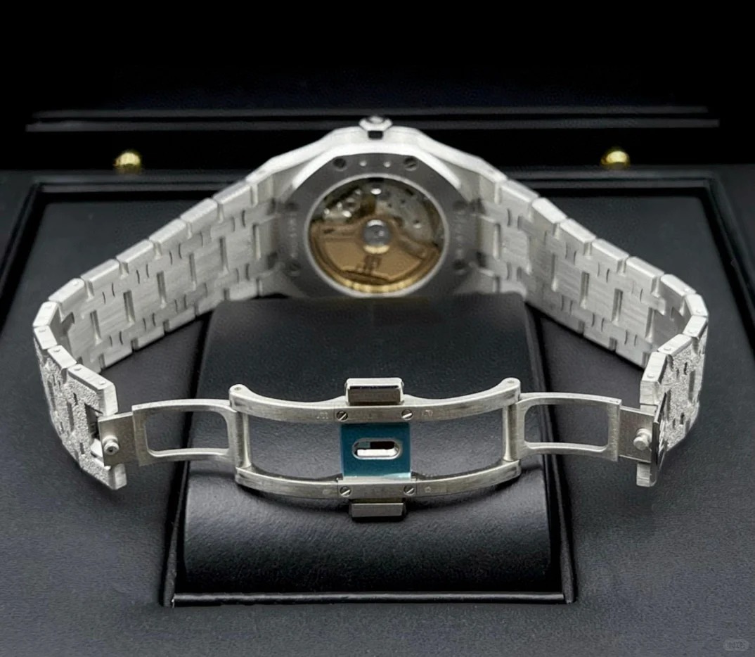 Royal Oak FROSTED GOLD SELFWINDING Ref# 77353BC.GG.1263BC.01