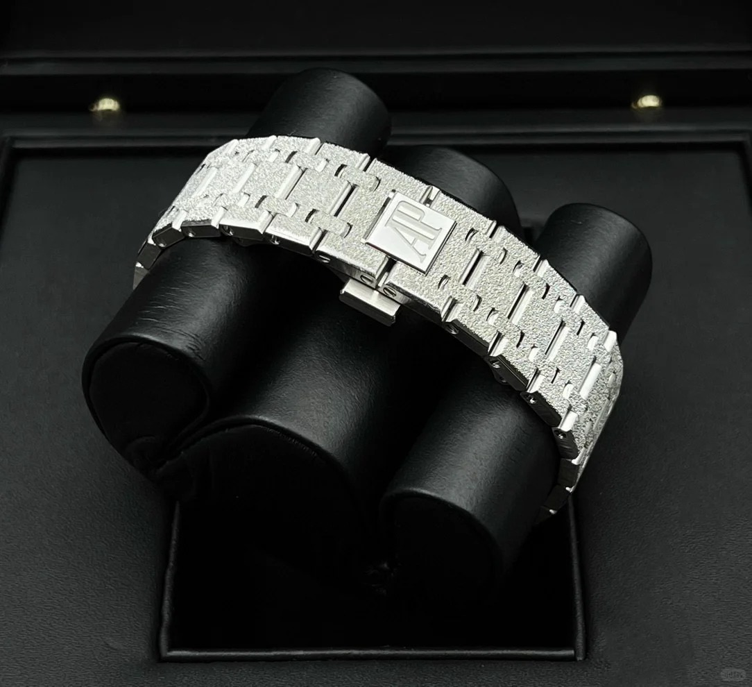 Royal Oak FROSTED GOLD SELFWINDING Ref# 77353BC.GG.1263BC.01