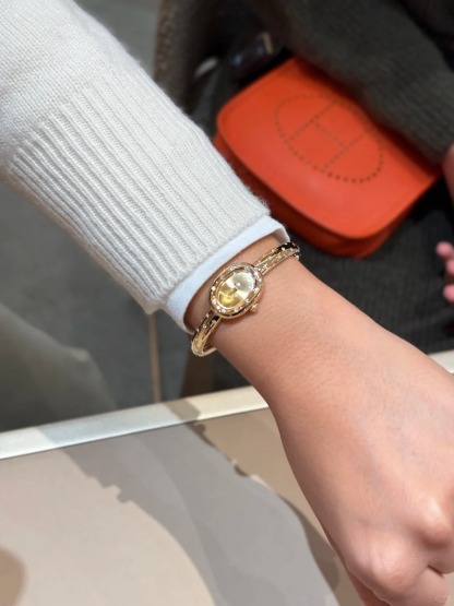 BAIGNOIRE WATCH, Mini Model With 29 Diamonds, Yellow Gold, Size 15 - 16