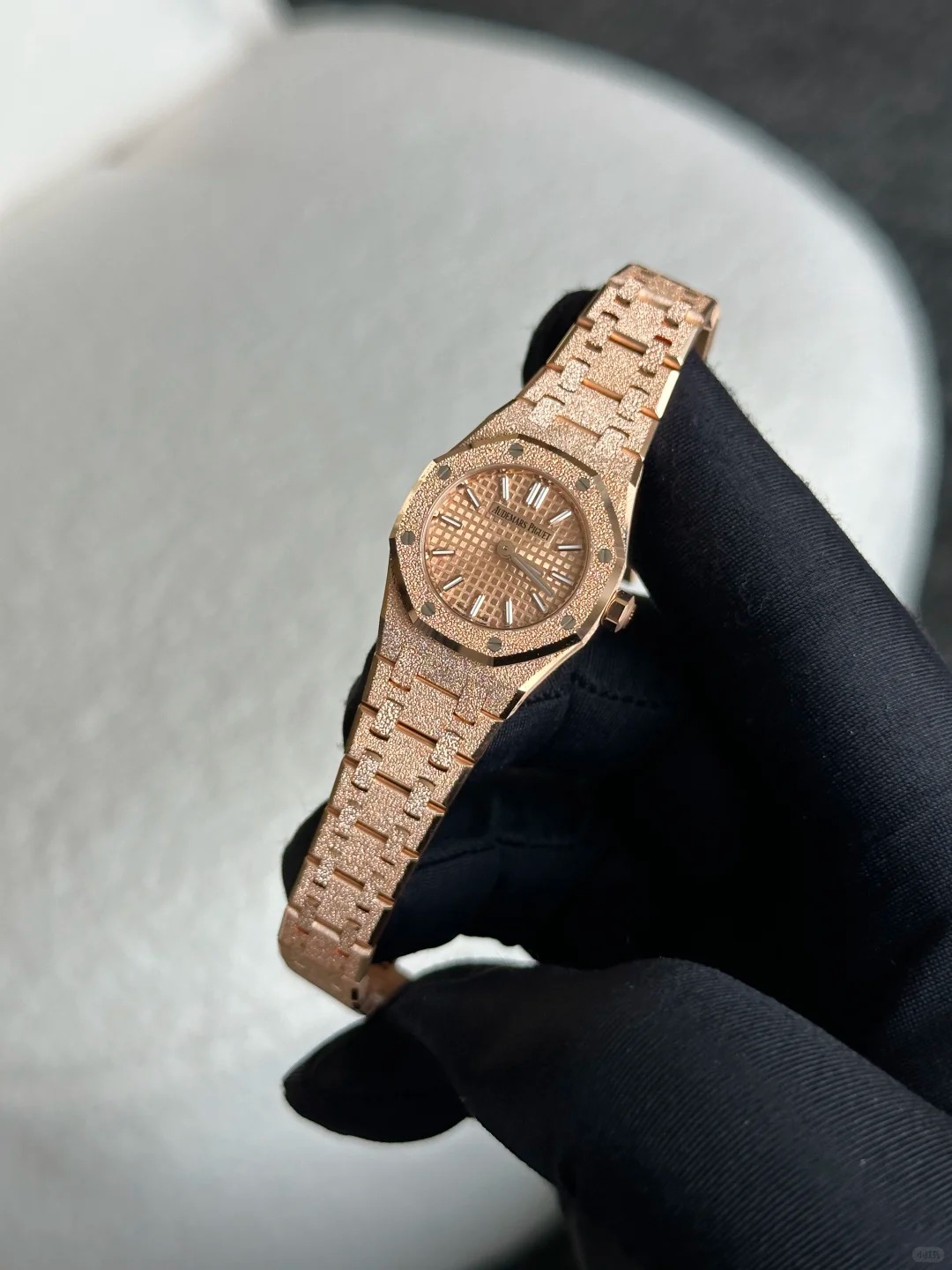 Royal Oak Mini Frosted Gold Quartz Ref. 67630OR.GG.1312OR.01-C