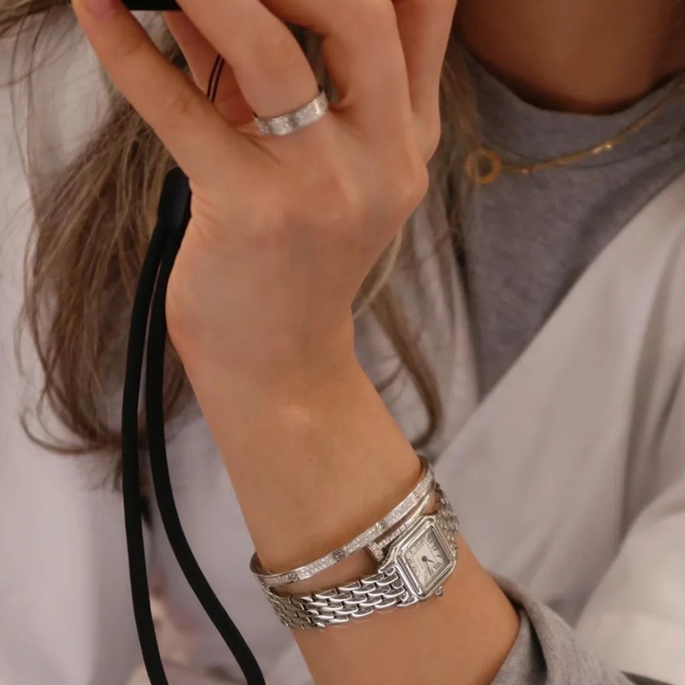 PANTHÈRE DE WATCH MEDIUM MODEL