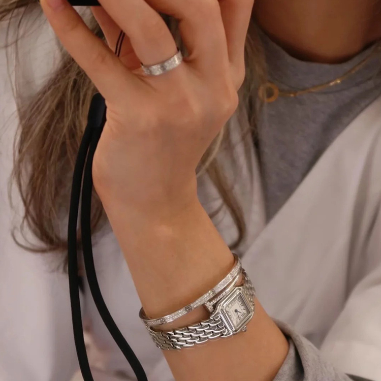 PANTHÈRE DE WATCH MEDIUM MODEL