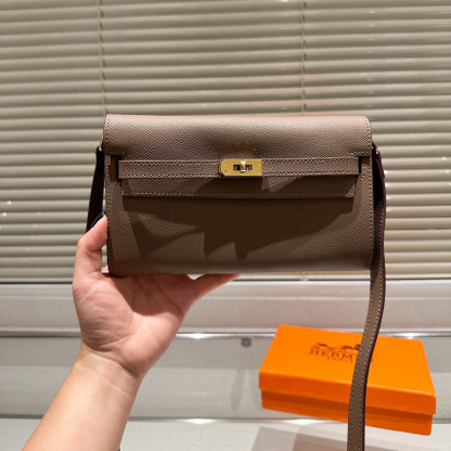 Epsom Kelly Wallet z-9