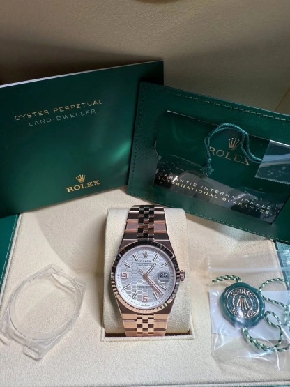 Land-Dweller 40, Oyster, 40 mm, Everose gold  Reference 127335