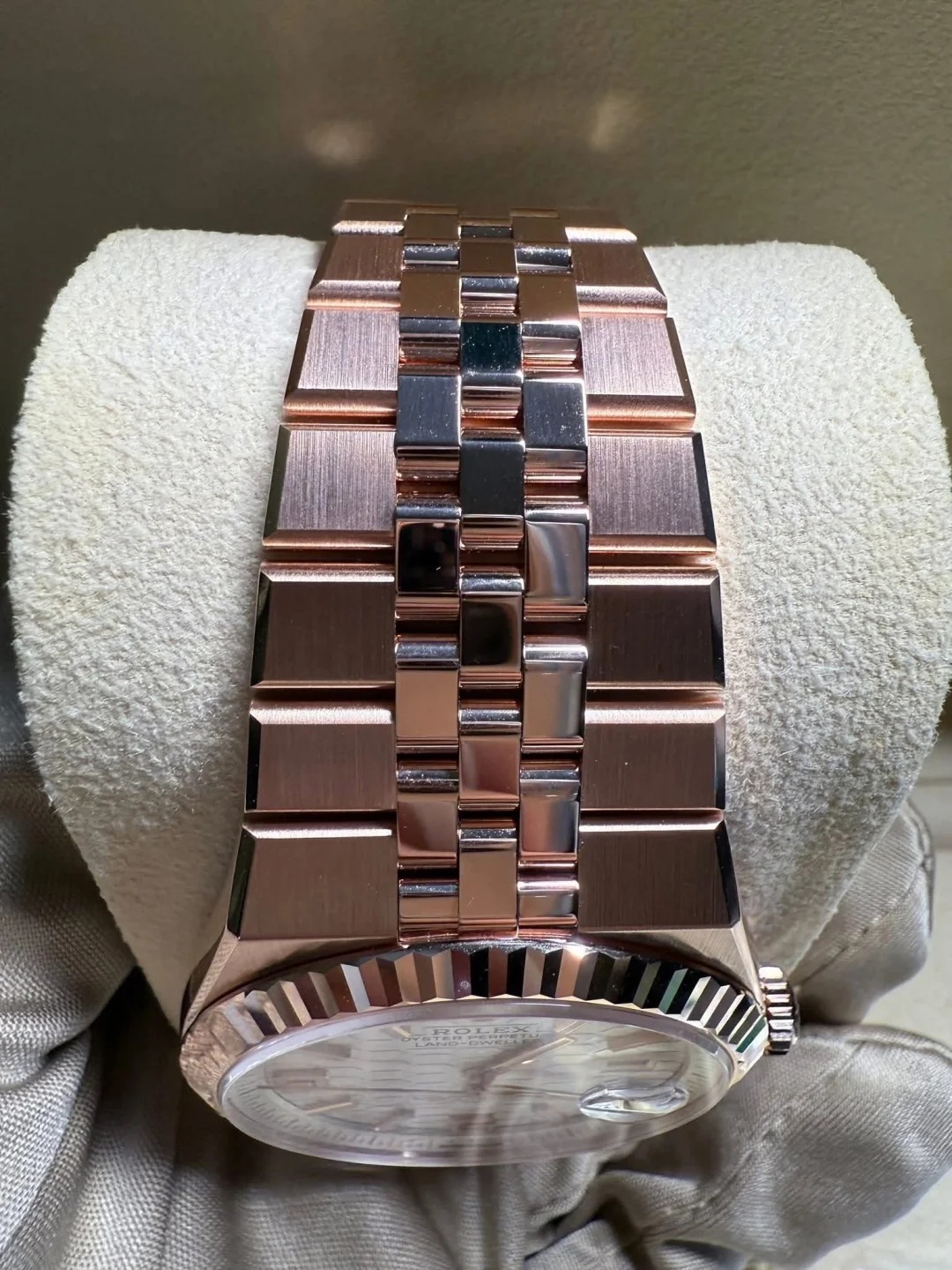 Land-Dweller 40, Oyster, 40 mm, Everose gold  Reference 127335