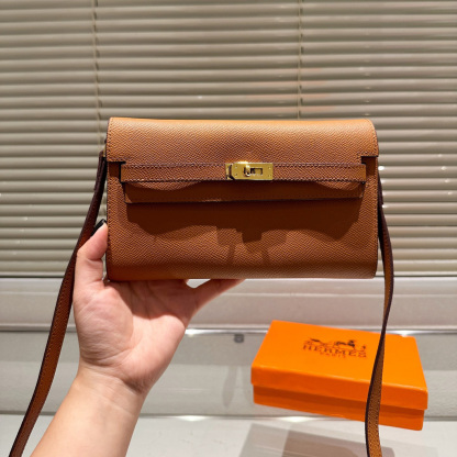 Epsom Kelly Wallet z-9