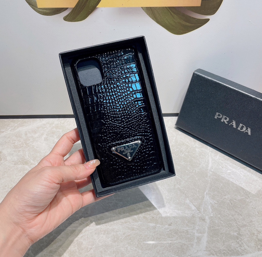 Crocodile print cell phone case