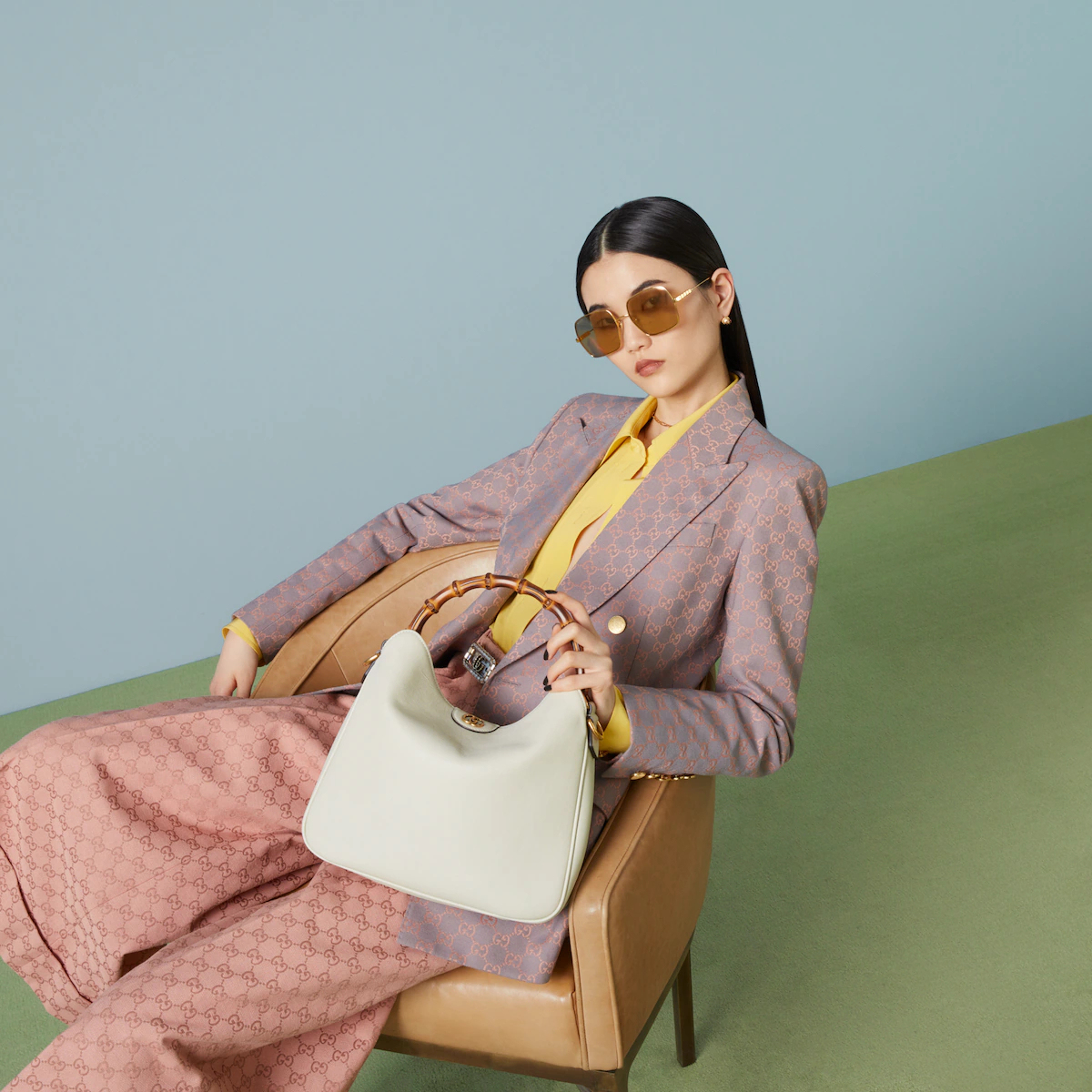 DIANA MEDIUM SHOULDER BAG