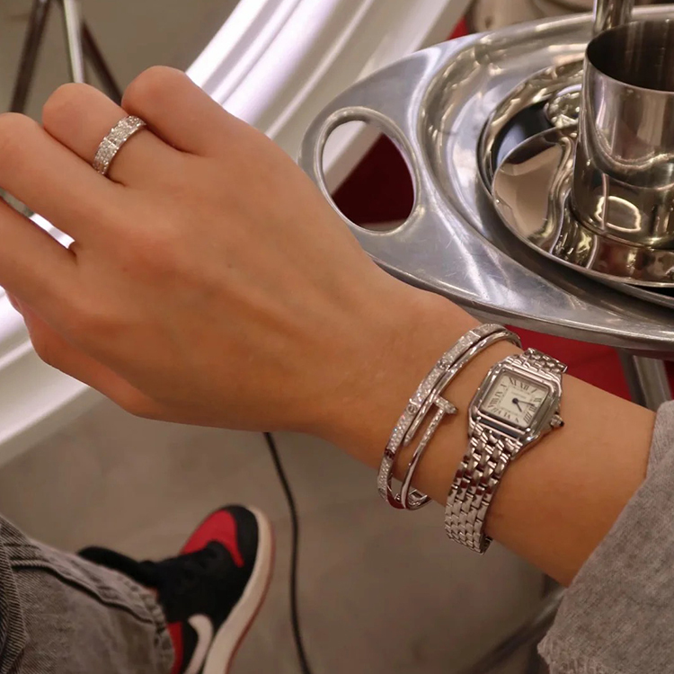 PANTHÈRE DE WATCH MEDIUM MODEL