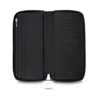 N62240 Zippy Wallet Vertical