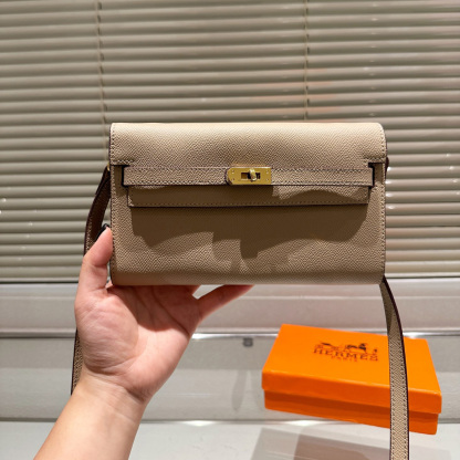 Epsom Kelly Wallet z-9