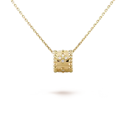 Perlee clovers pendant