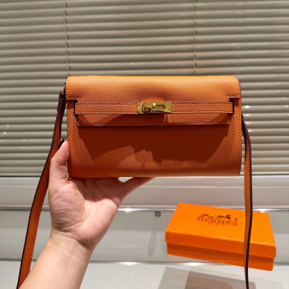 Epsom Kelly Wallet z-9