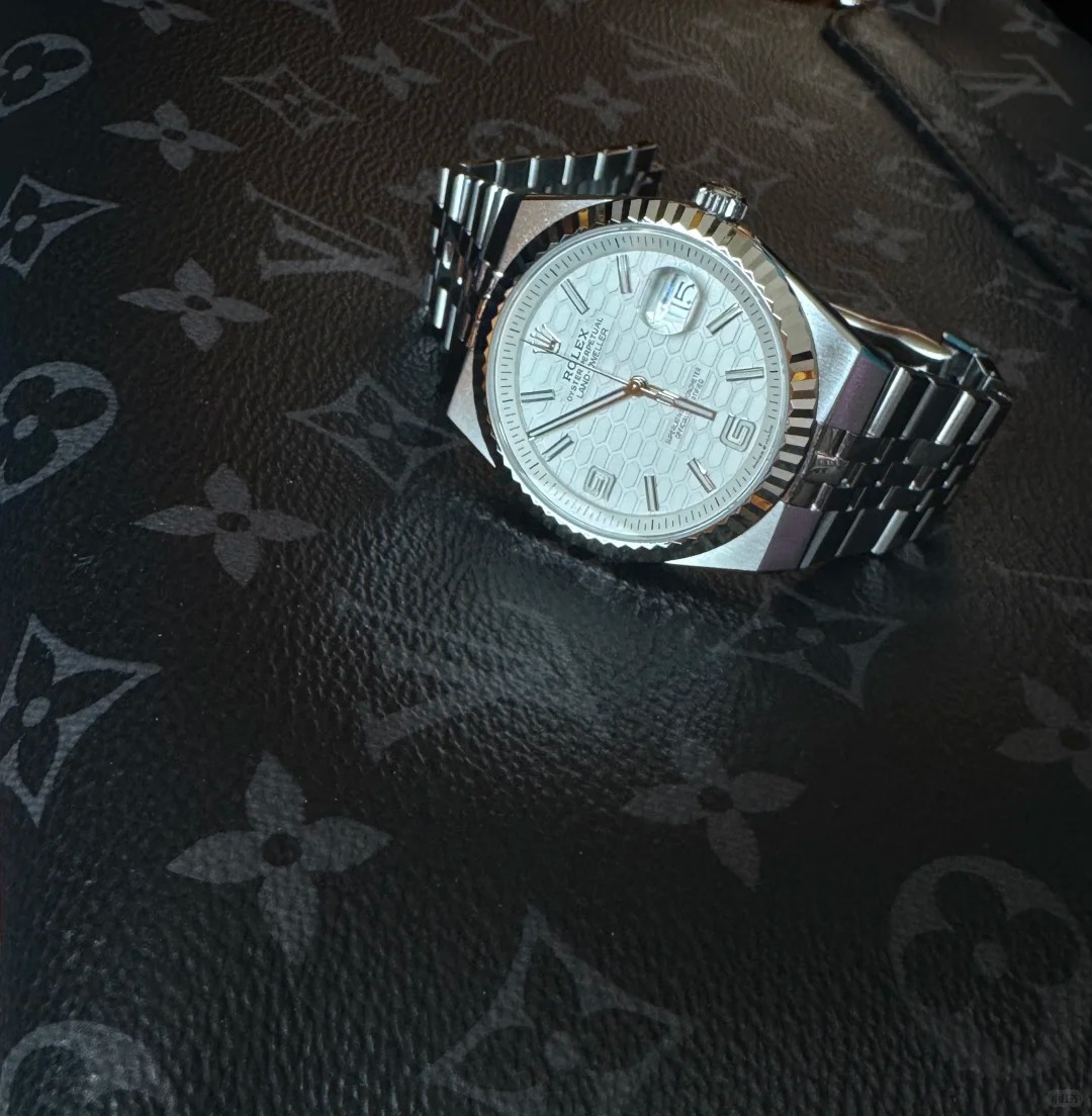 Land-Dweller 36, Oyster, 36 mm, platinum and diamonds  Reference 127286TBR