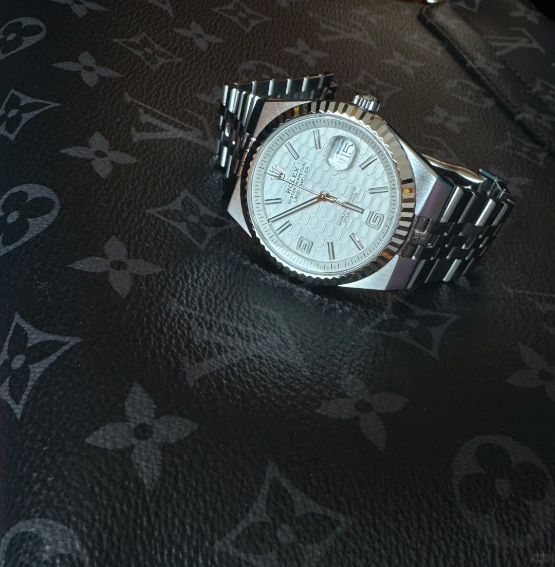 Land-Dweller 36, Oyster, 36 mm, platinum and diamonds  Reference 127286TBR